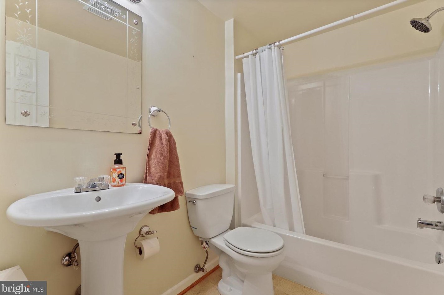 7333 Hazelwood Ct, Warrenton VA  20187-4140 exterior