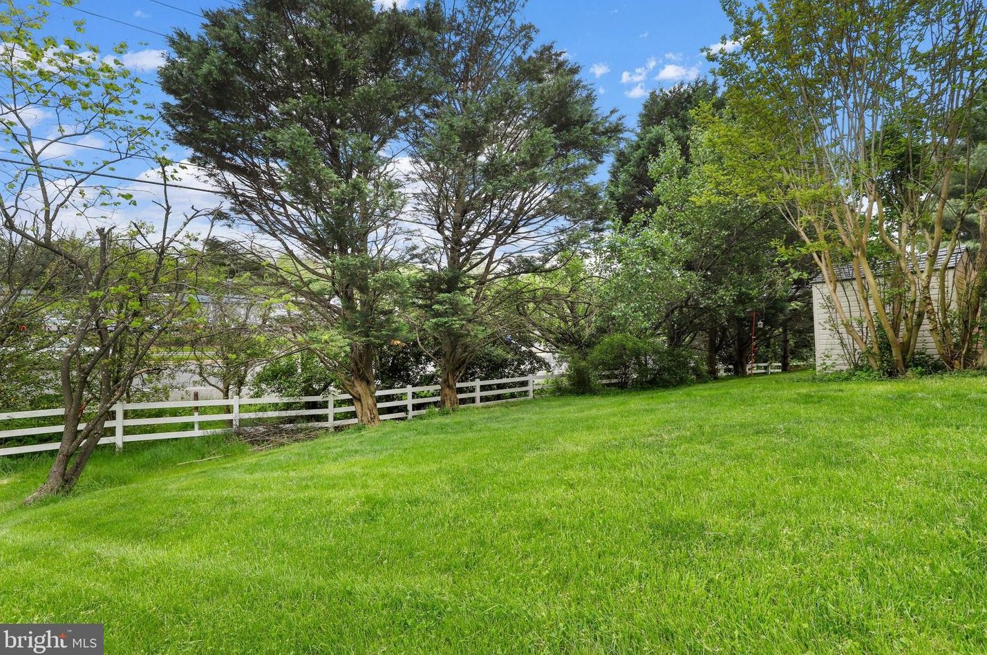 7333 Hazelwood Ct, Warrenton VA  20187-4140 exterior