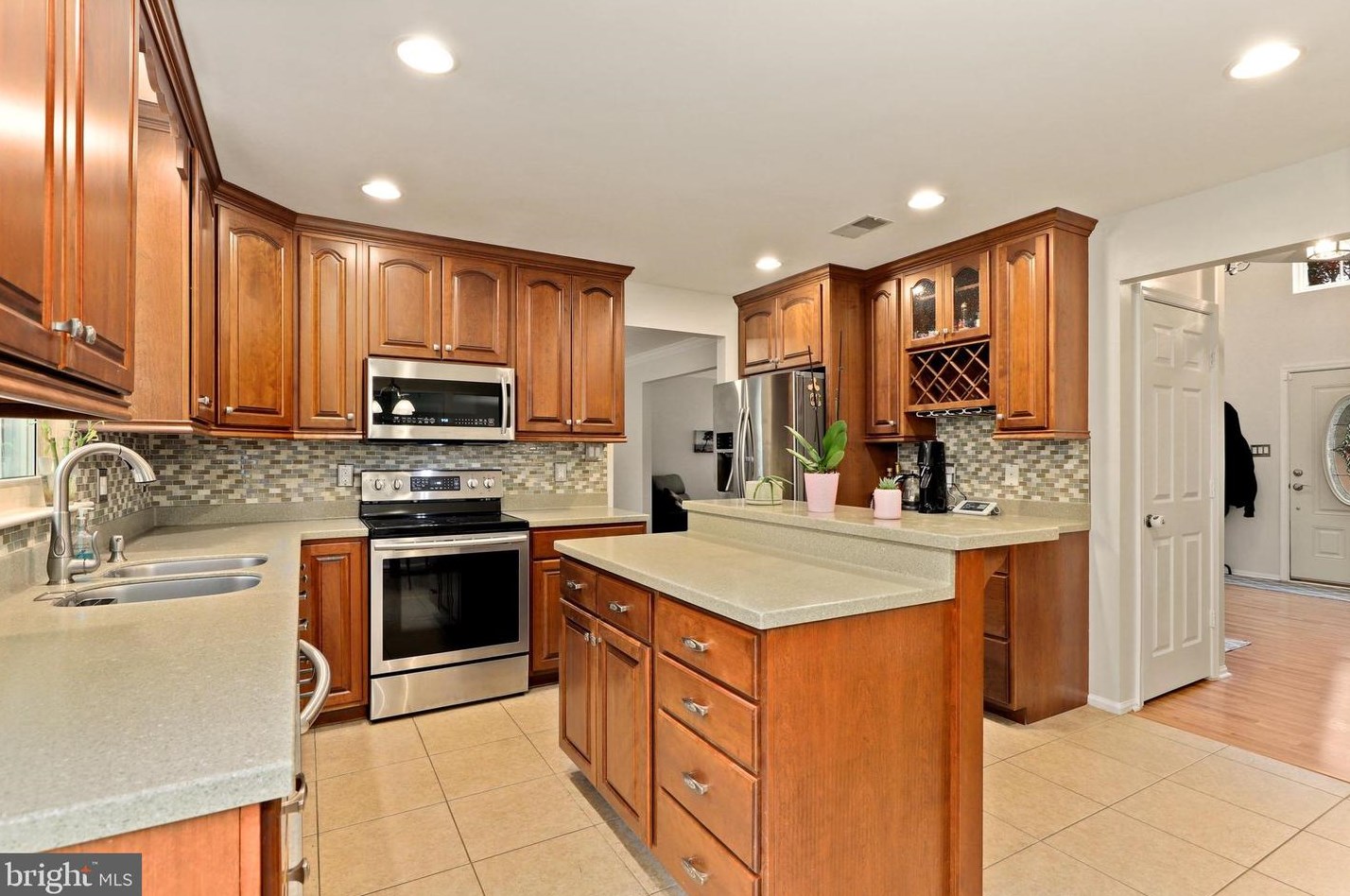 7333 Hazelwood Ct, Warrenton VA  20187-4140 exterior