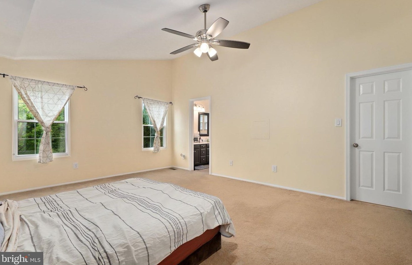 7333 Hazelwood Ct, Warrenton VA  20187-4140 exterior