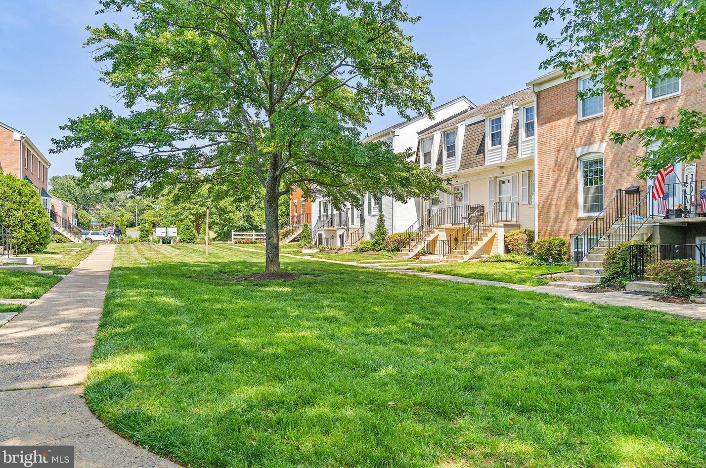 103 Leeds Ct, Warrenton VA  20186-3618 exterior