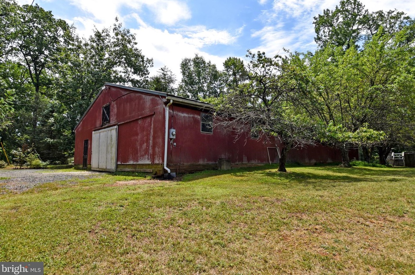 7074 Riley Rd, Warrenton VA  20187-8900 exterior