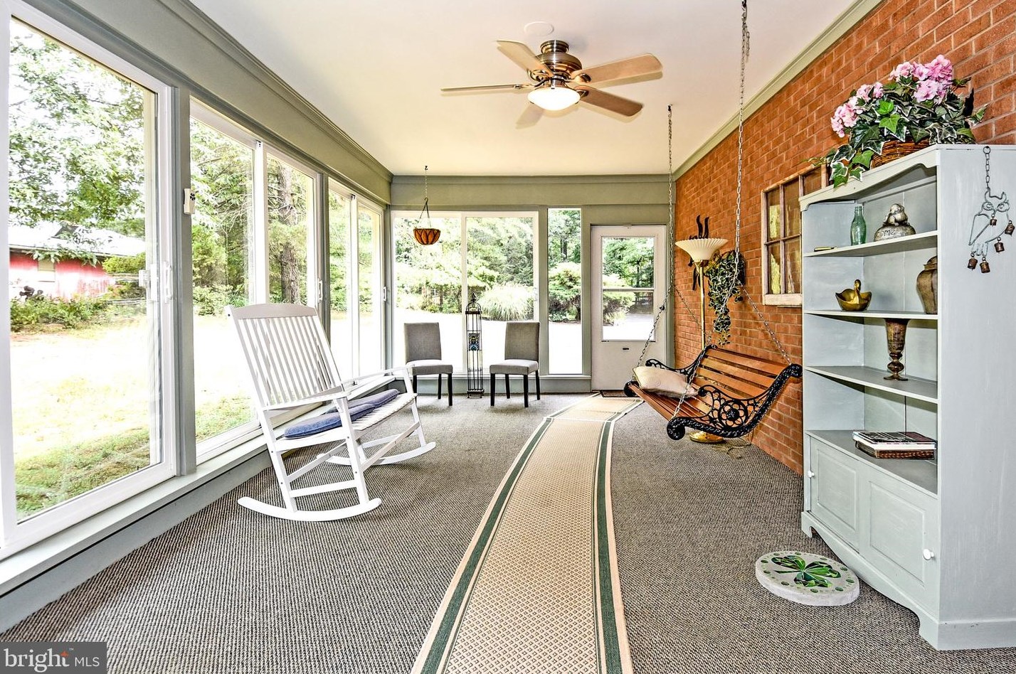 7074 Riley Rd, Warrenton VA  20187-8900 exterior