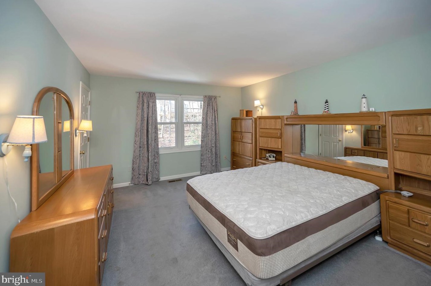 7136 Westmoreland Dr, Warrenton VA  20187-4452 exterior