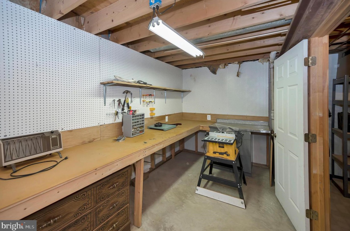 7136 Westmoreland Dr, Warrenton VA  20187-4452 exterior