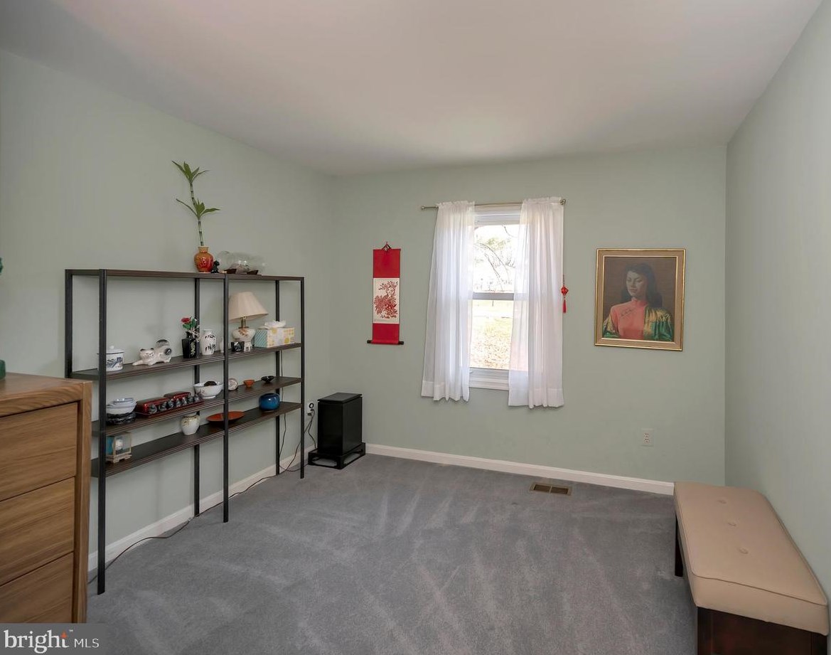 7136 Westmoreland Dr, Warrenton VA  20187-4452 exterior