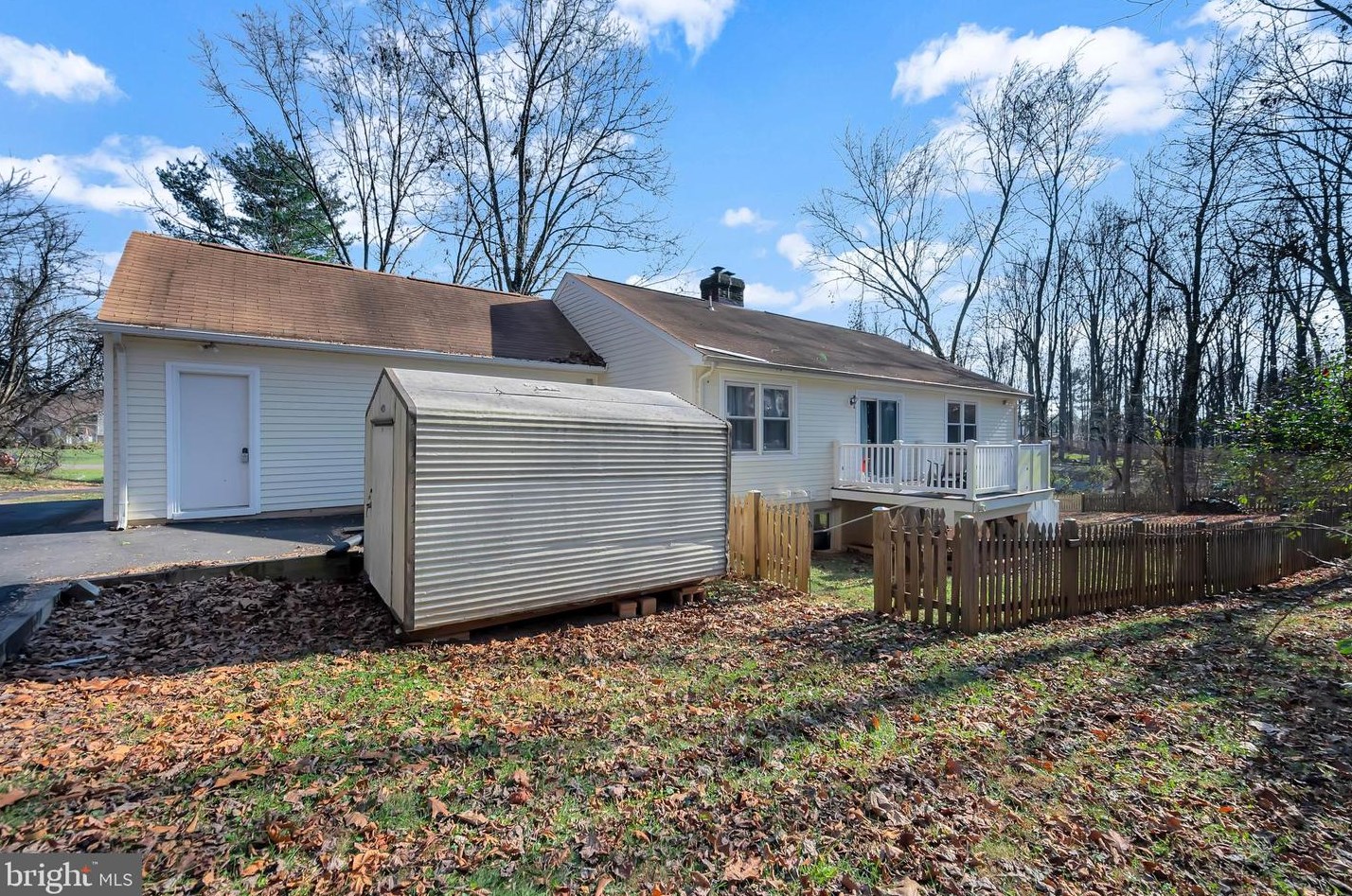 7136 Westmoreland Dr, Warrenton VA  20187-4452 exterior