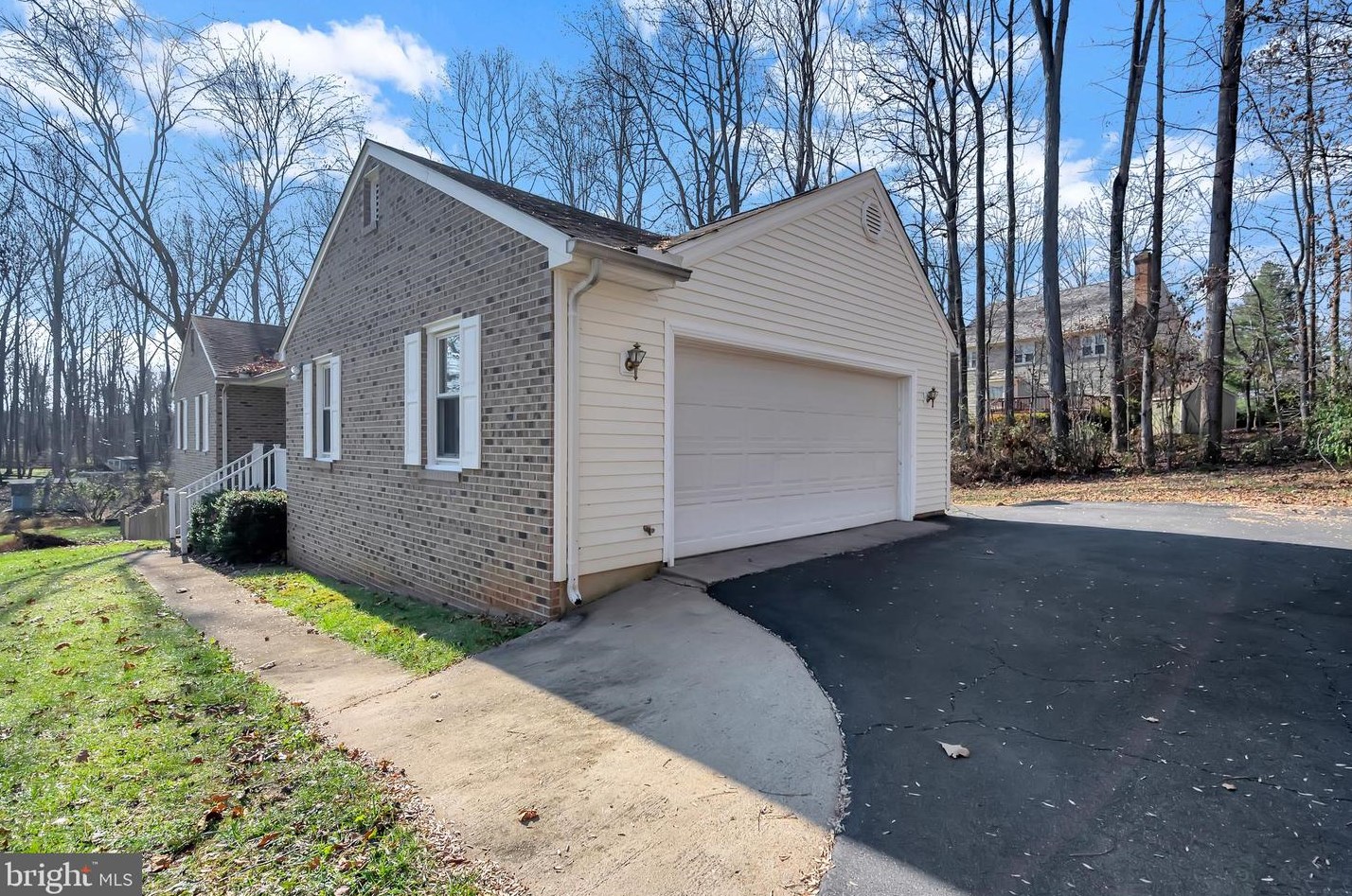 7136 Westmoreland Dr, Warrenton VA  20187-4452 exterior