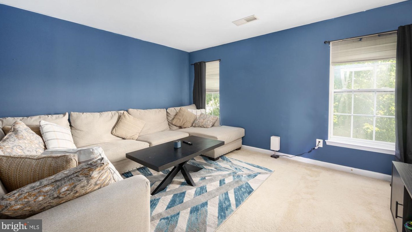 256 Sapphire Ct, Warrenton VA  20186-4340 exterior