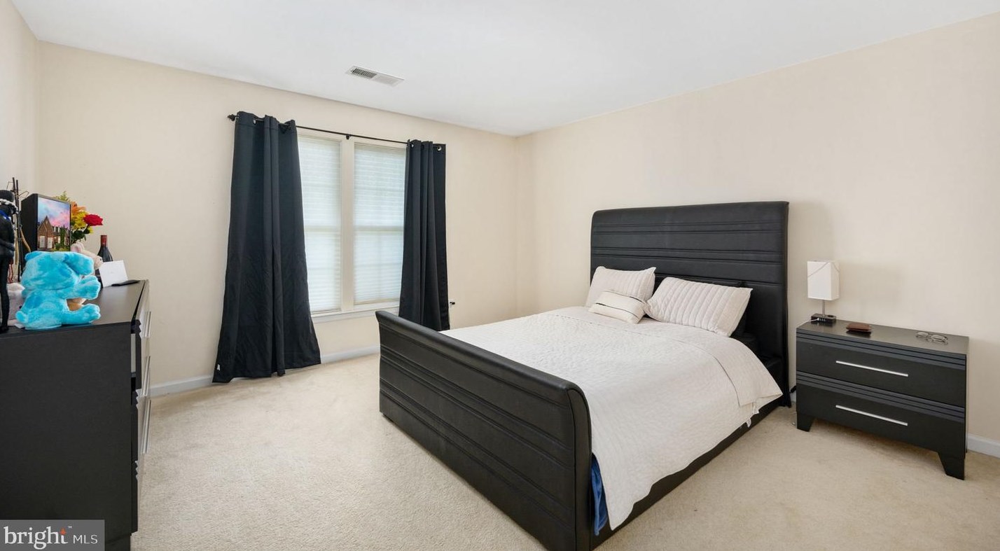 256 Sapphire Ct, Warrenton VA  20186-4340 exterior