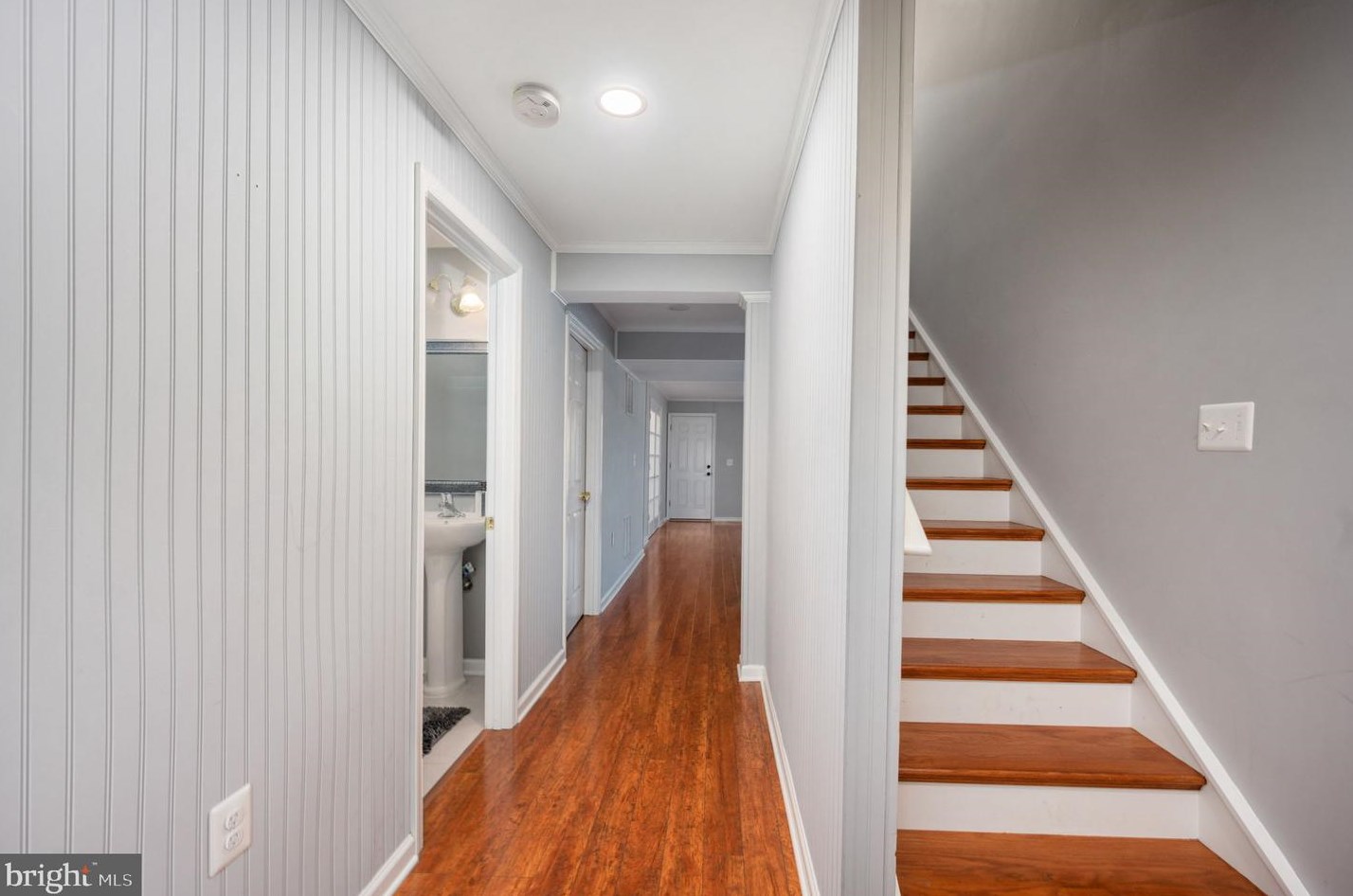 256 Sapphire Ct, Warrenton VA  20186-4340 exterior