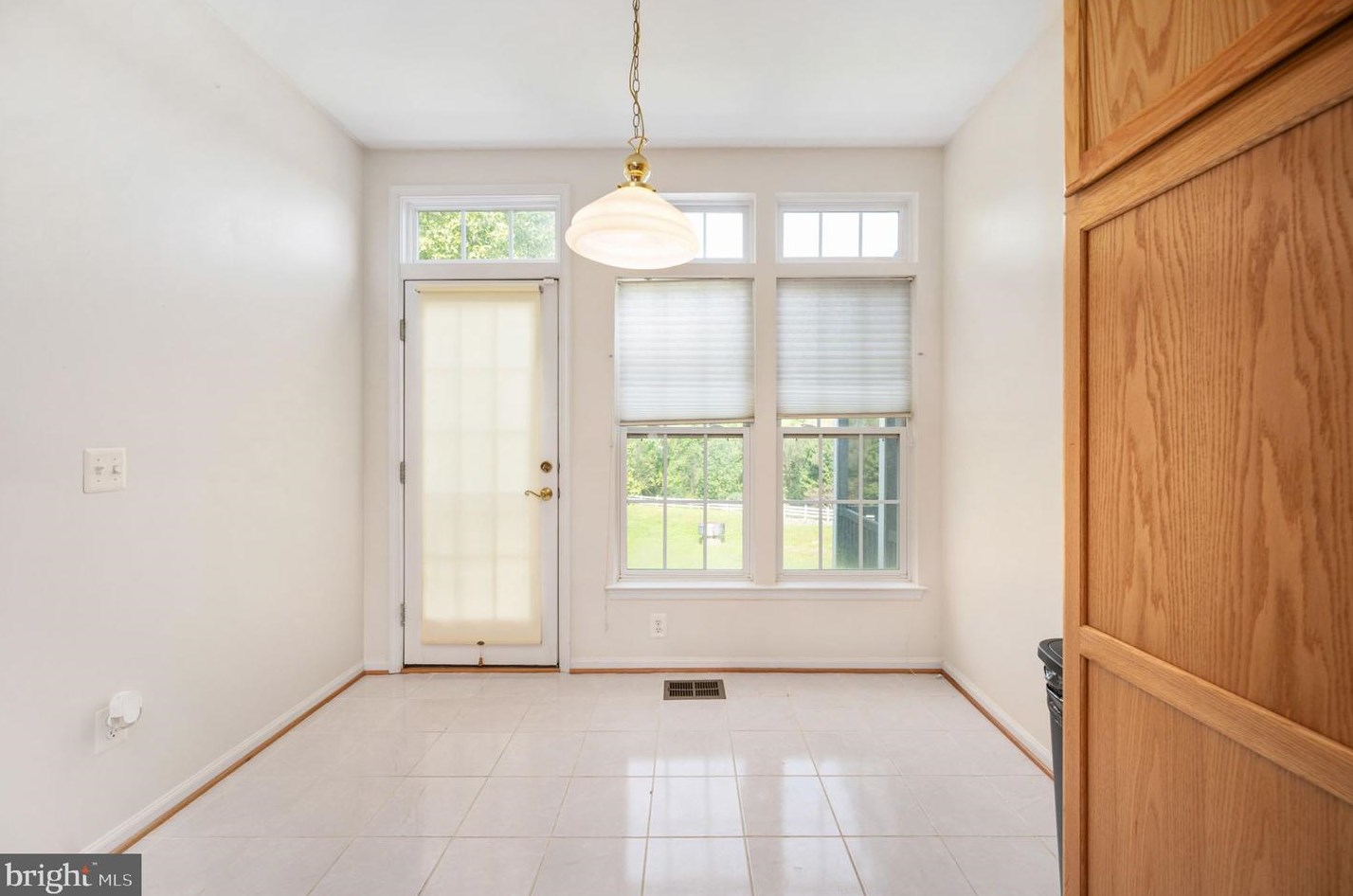 256 Sapphire Ct, Warrenton VA  20186-4340 exterior