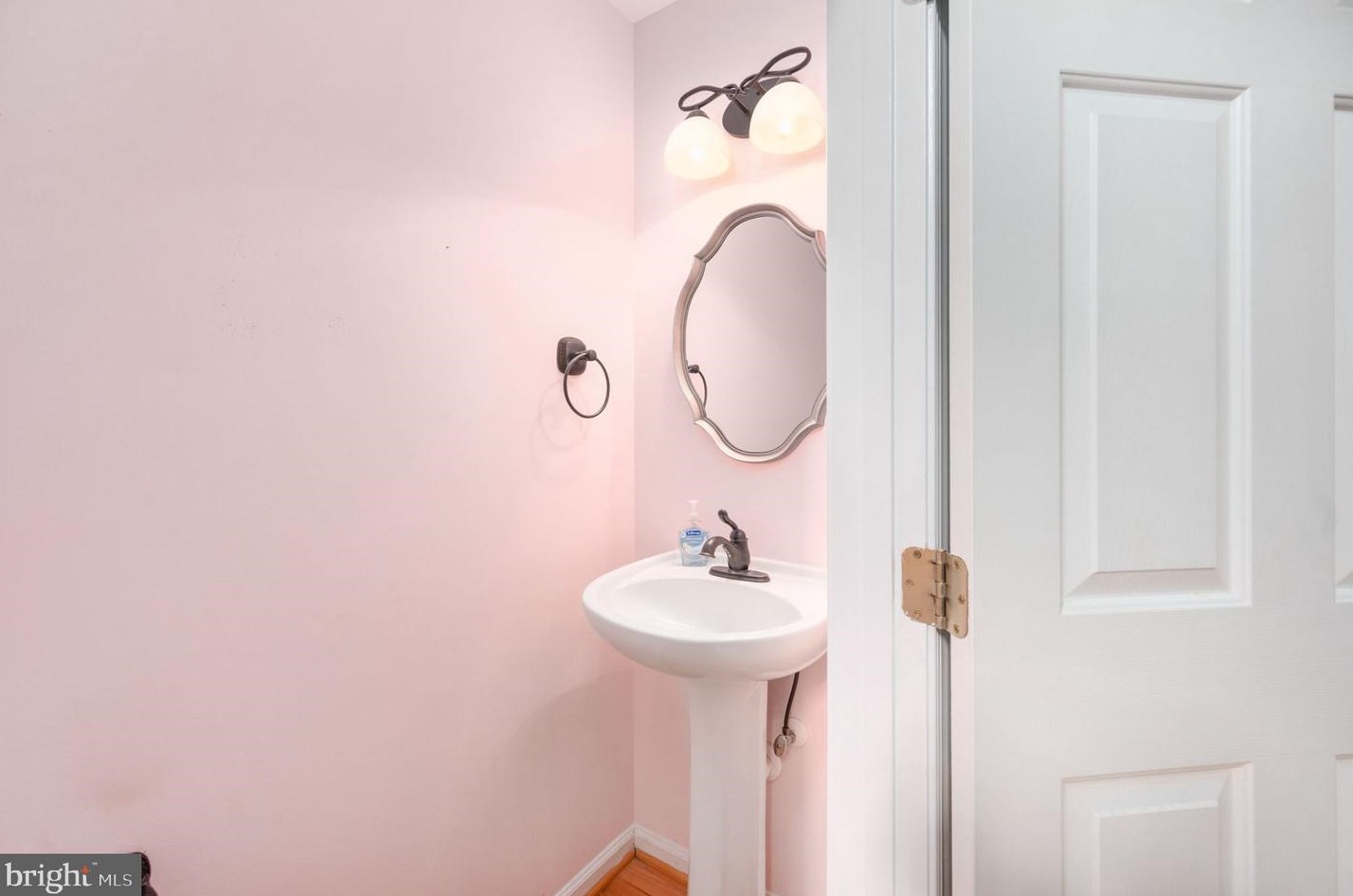 256 Sapphire Ct, Warrenton VA  20186-4340 exterior