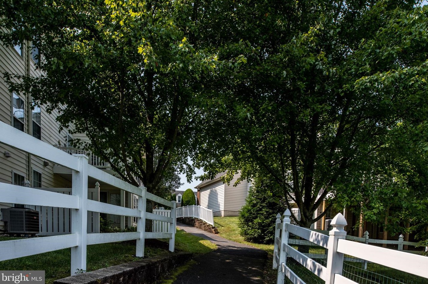 256 Sapphire Ct, Warrenton VA  20186-4340 exterior