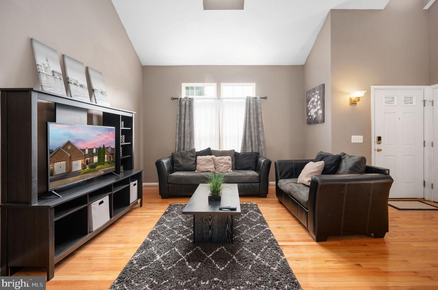 256 Sapphire Ct, Warrenton VA  20186-4340 exterior