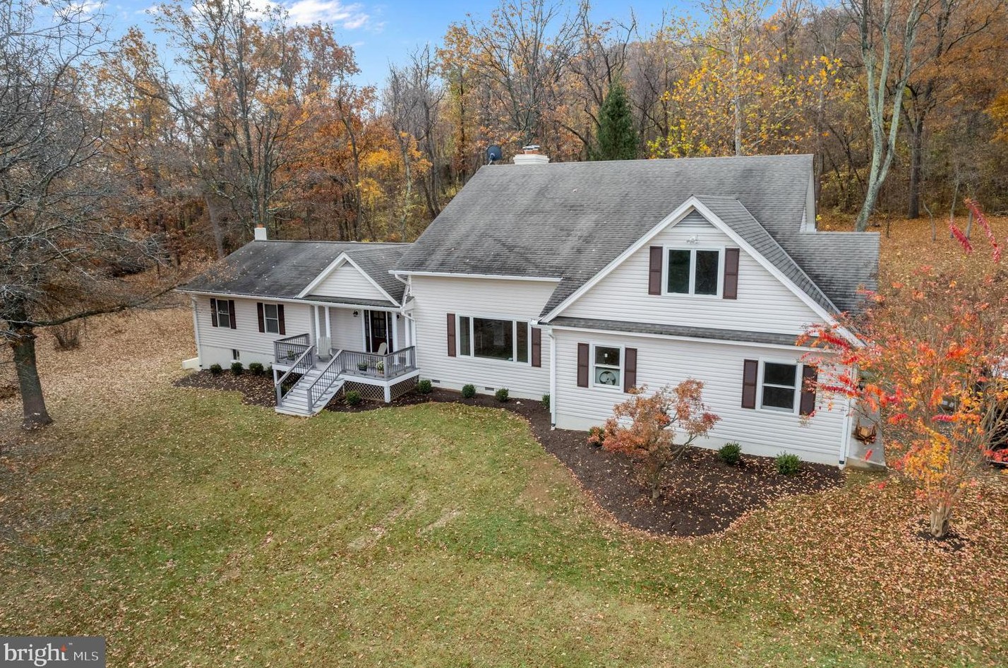 10155 John S Mosby Hwy, Upperville VA  20184-1740 exterior