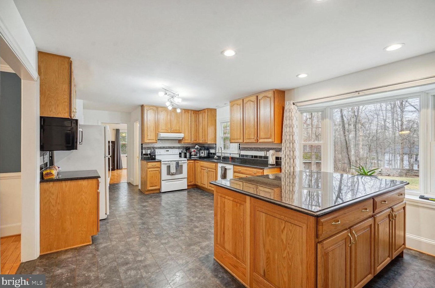 7438 Waters Pl, Warrenton VA  20187-7933 exterior