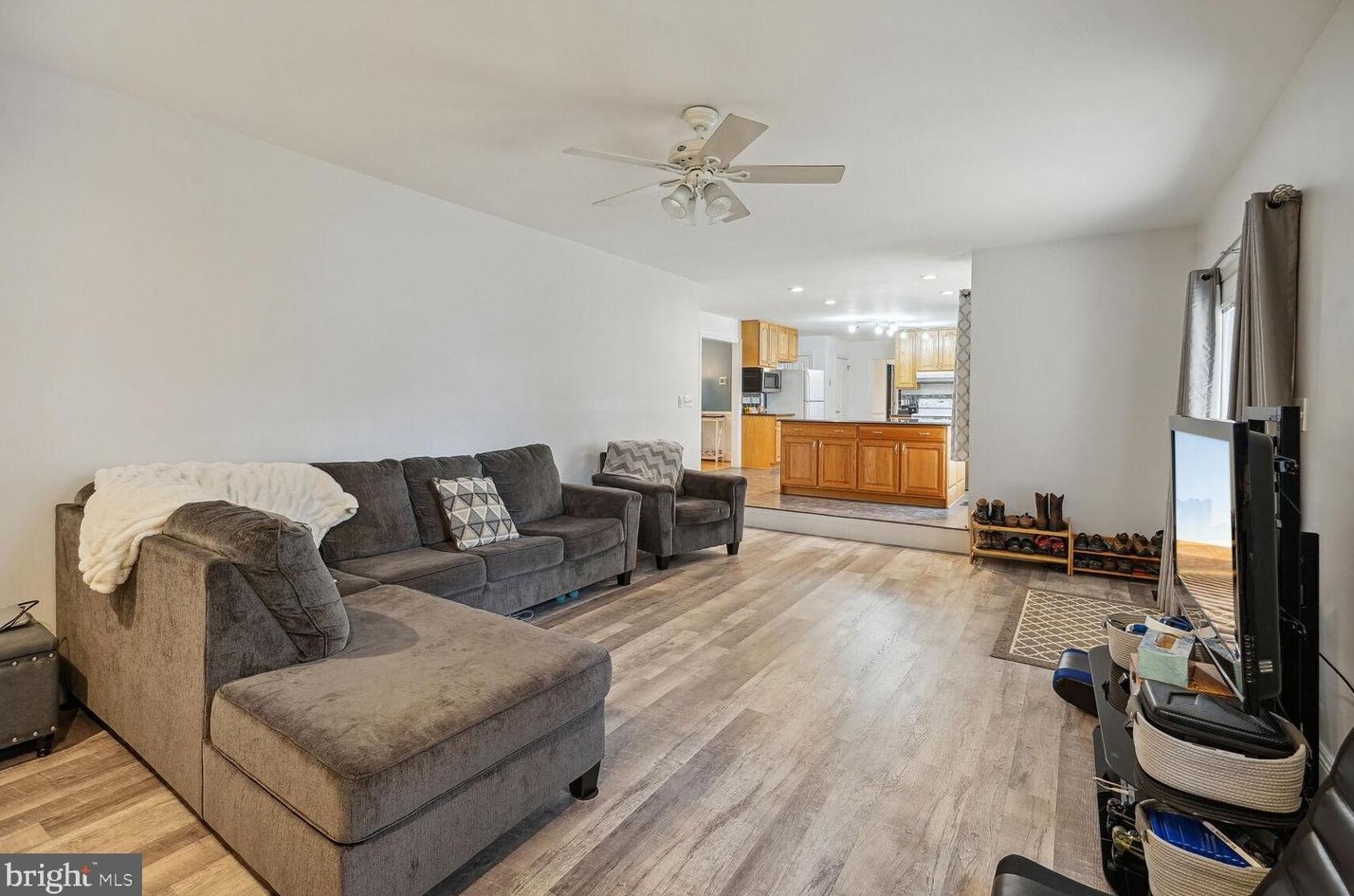 7438 Waters Pl, Warrenton VA  20187-7933 exterior