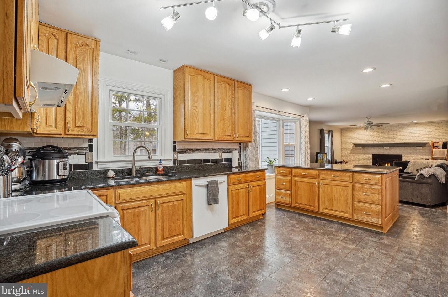 7438 Waters Pl, Warrenton VA  20187-7933 exterior