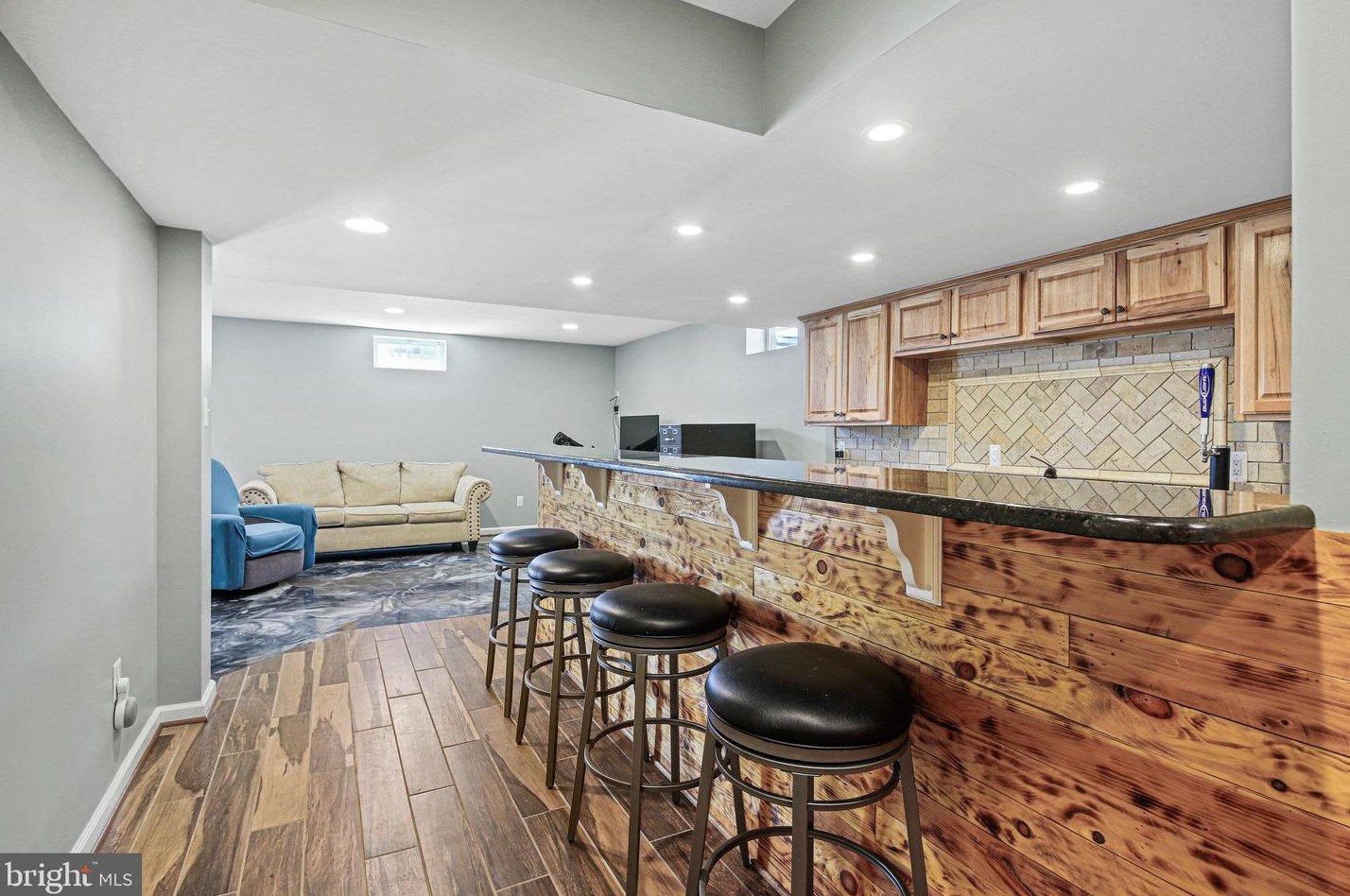 7389 Lake Willow Ct, Warrenton VA  20187-5834 exterior
