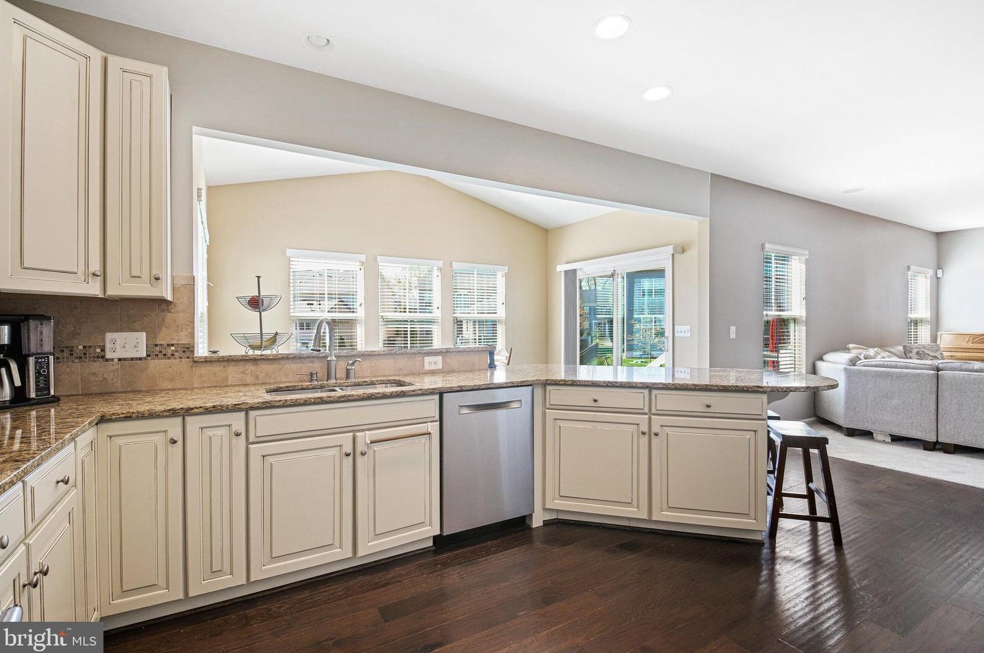 7389 Lake Willow Ct, Warrenton VA  20187-5834 exterior