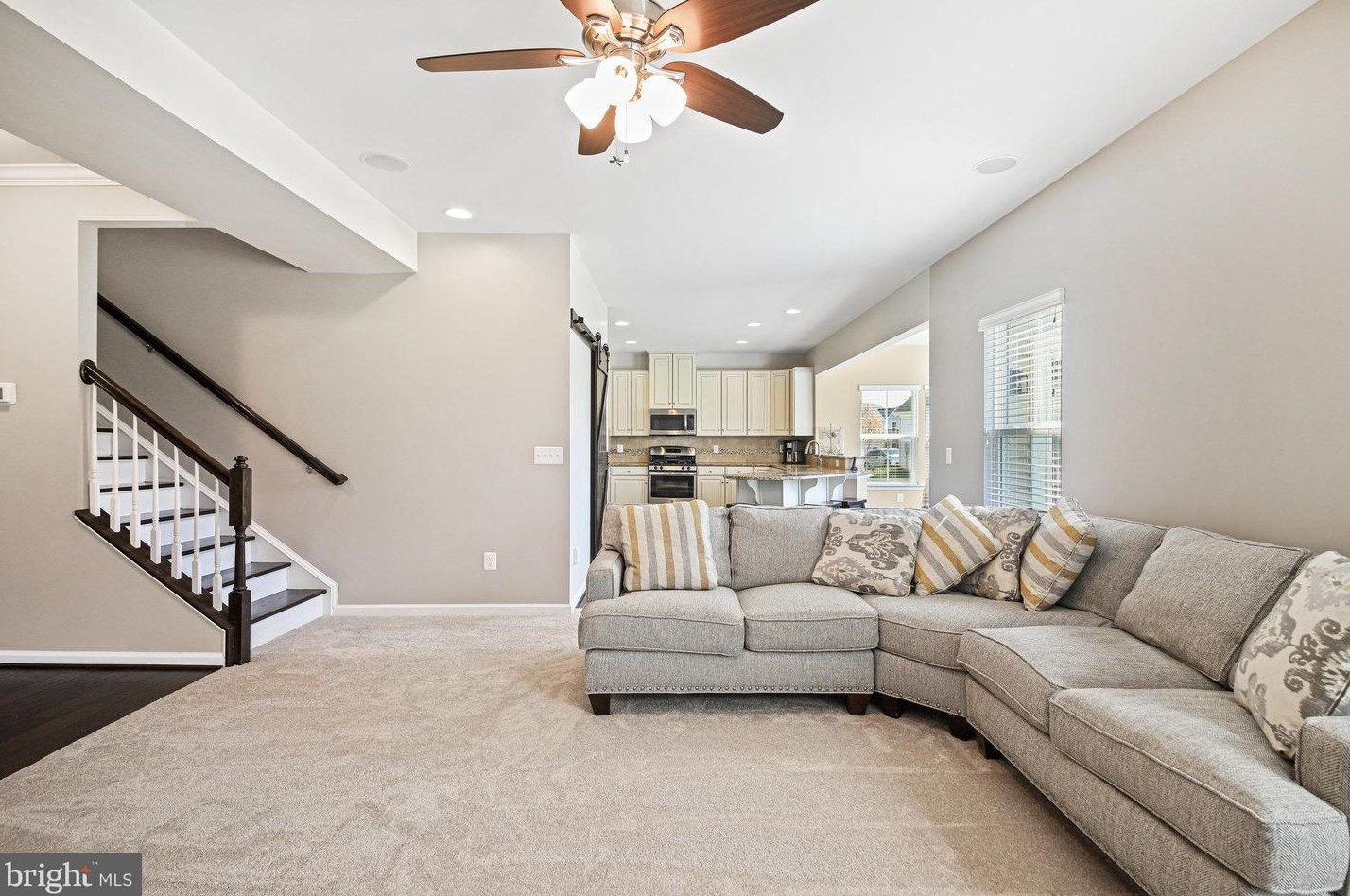 7389 Lake Willow Ct, Warrenton VA  20187-5834 exterior