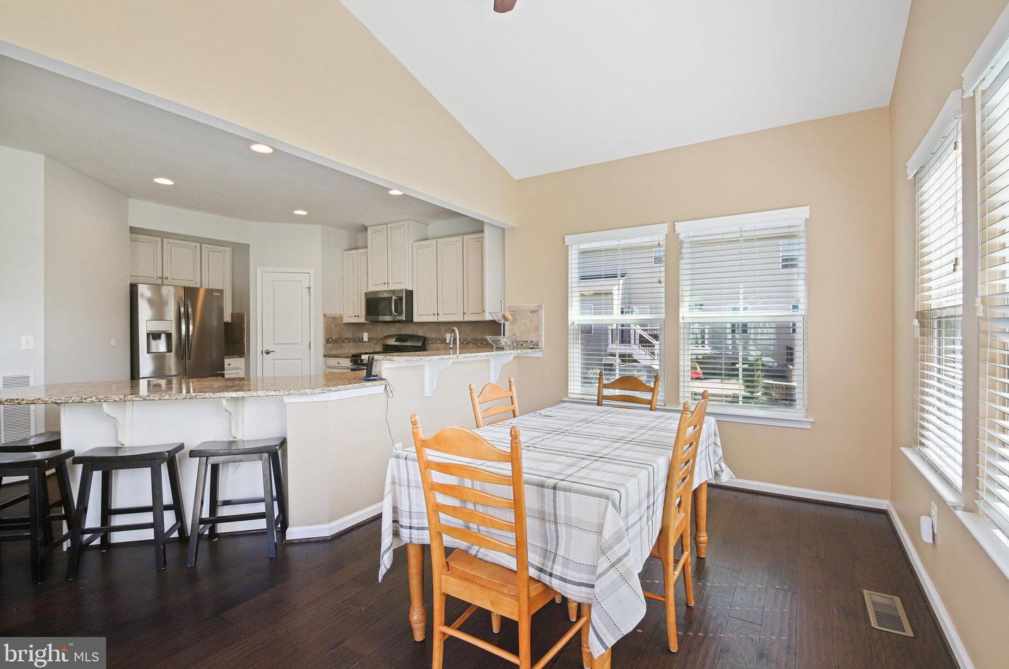 7389 Lake Willow Ct, Warrenton VA  20187-5834 exterior