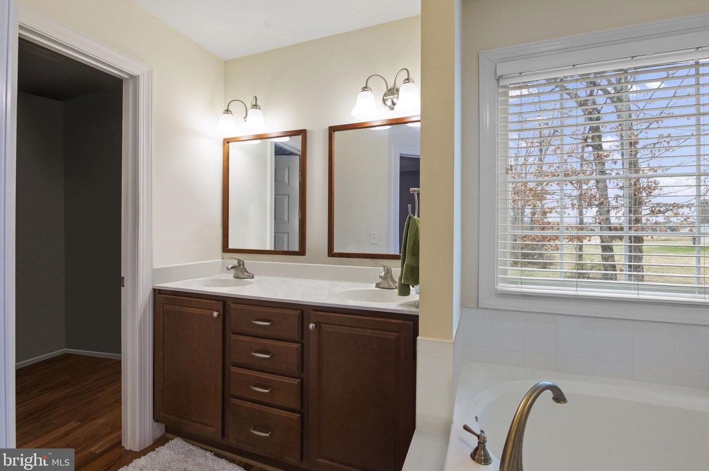 5650 Creekside Xing, Warrenton VA  20187-8812 exterior