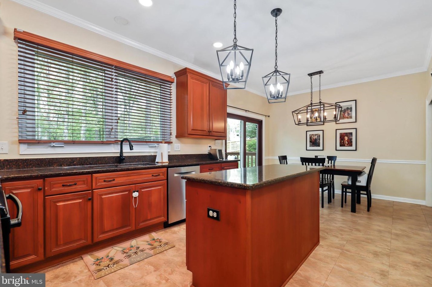 7096 Cumberland Dr, Warrenton VA  20187-4408 exterior