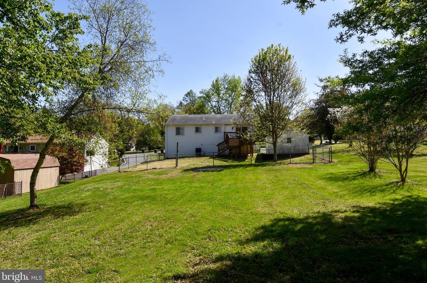 7474 Suncrest Dr, Warrenton VA  20187-9061 exterior