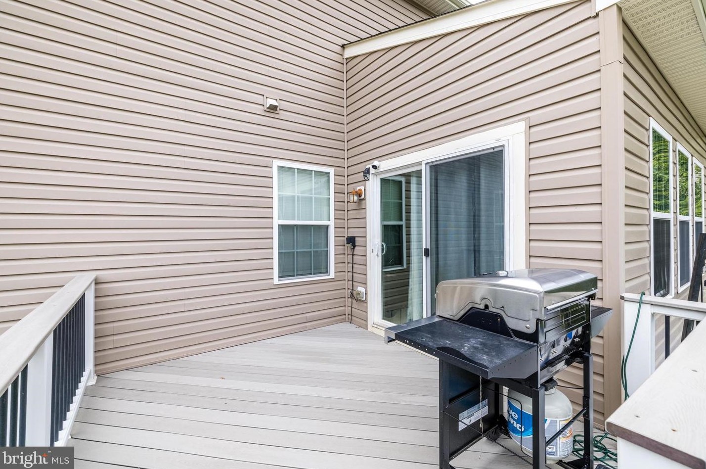 3717 Lilly Ln, Warrenton VA  20187-5841 exterior