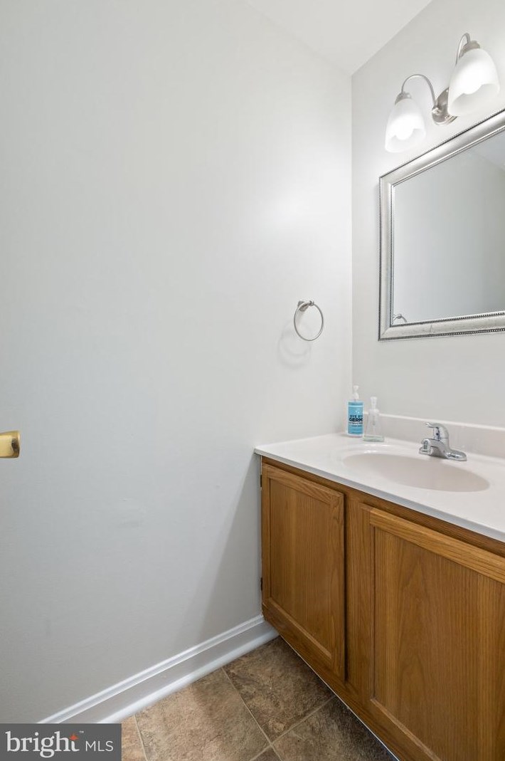 4 Falmouth Ct, Warrenton VA  20186-3648 exterior