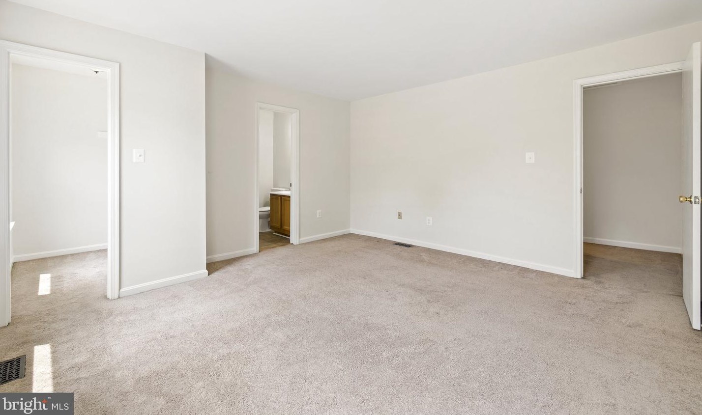 4 Falmouth Ct, Warrenton VA  20186-3648 exterior