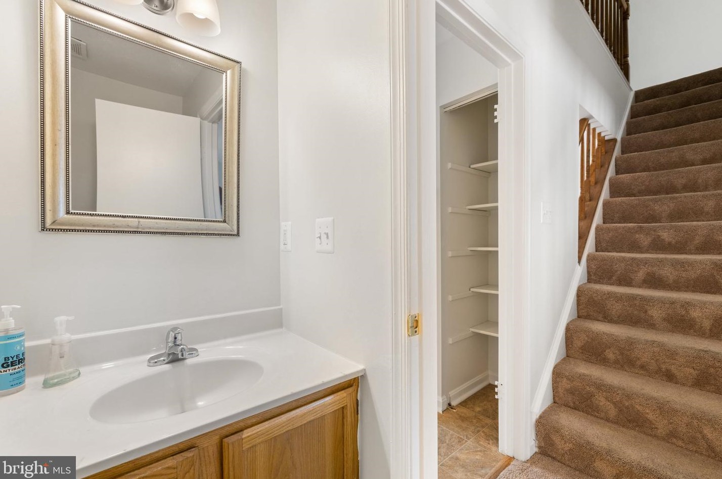 4 Falmouth Ct, Warrenton VA  20186-3648 exterior