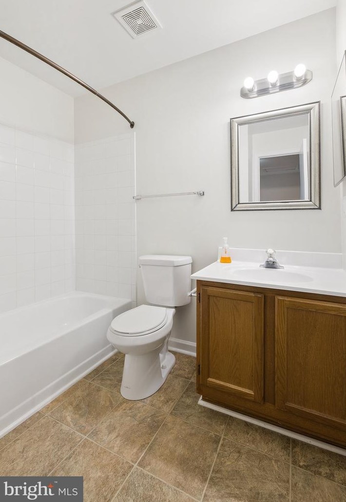 4 Falmouth Ct, Warrenton VA  20186-3648 exterior