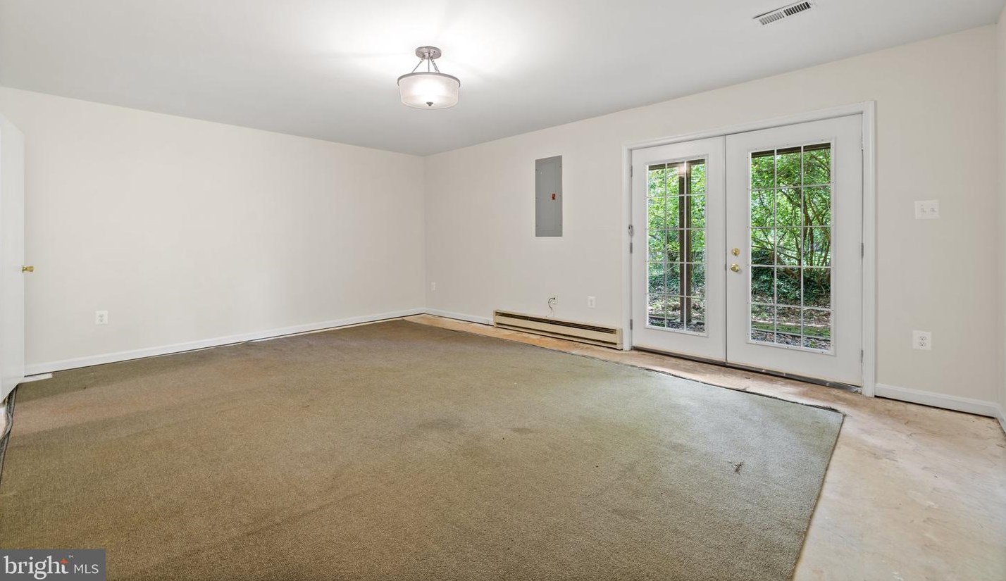 4 Falmouth Ct, Warrenton VA  20186-3648 exterior