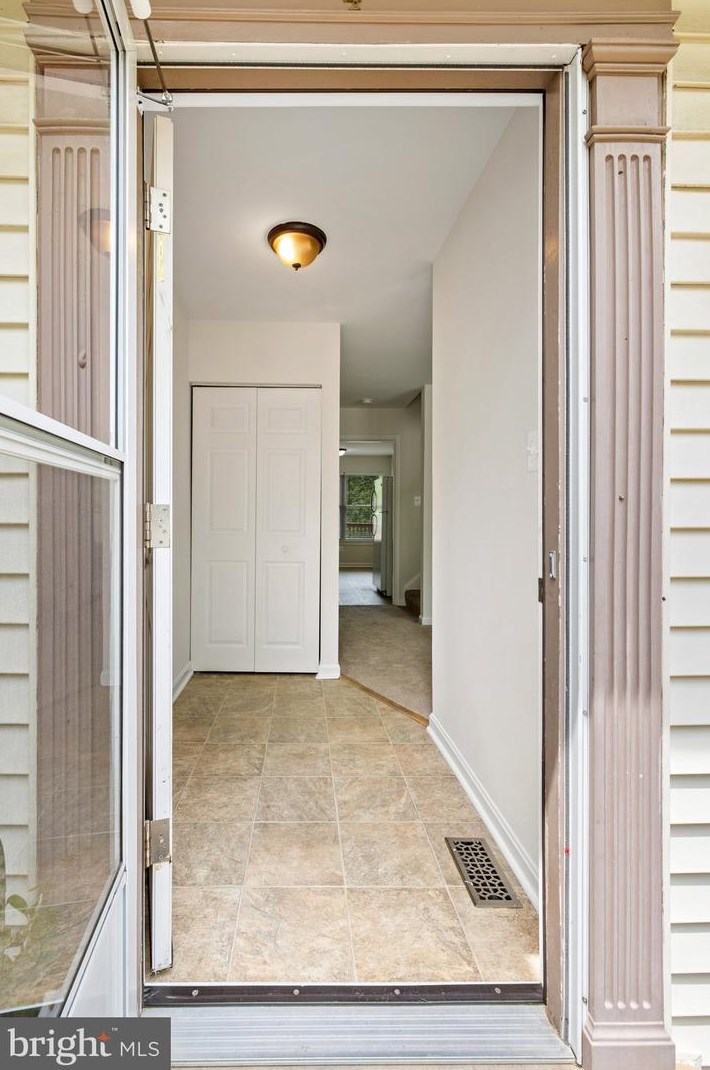 4 Falmouth Ct, Warrenton VA  20186-3648 exterior