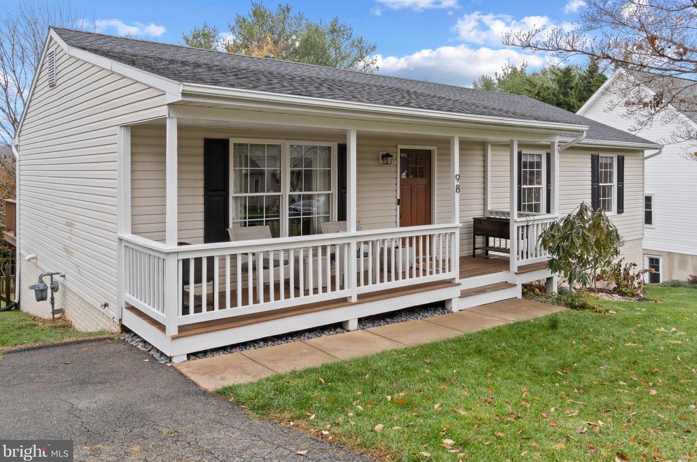 98 Fairfax St, Warrenton VA  20186-2701 exterior