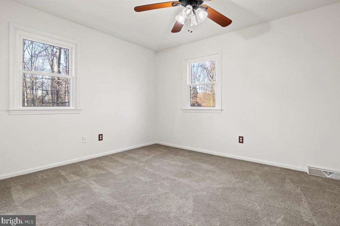 7377 Stuart Cir, Warrenton VA  20187-4551 exterior