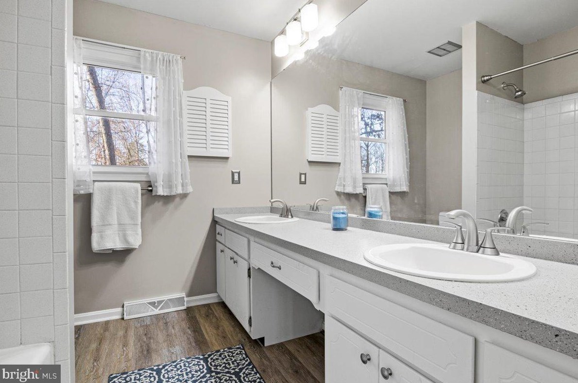 7377 Stuart Cir, Warrenton VA  20187-4551 exterior
