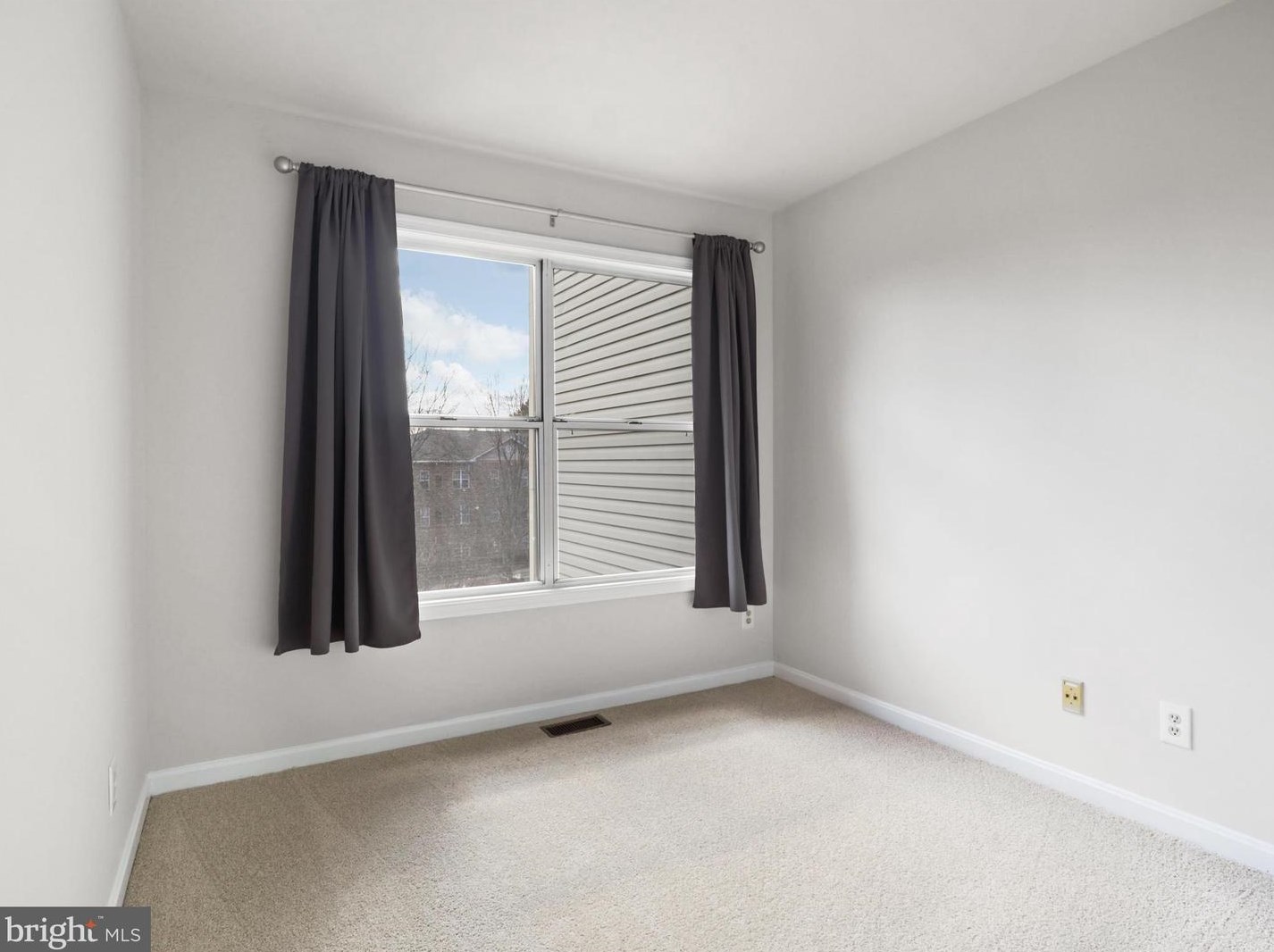 137 Coppermill Dr, Warrenton VA  20186-2138 exterior