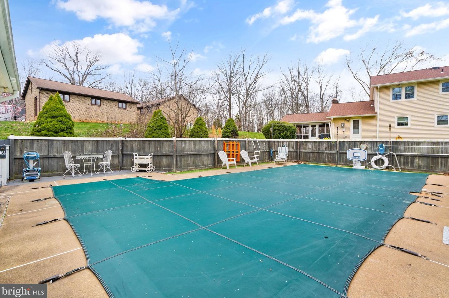 7312 Marr Dr, Warrenton VA  20187-2226 exterior