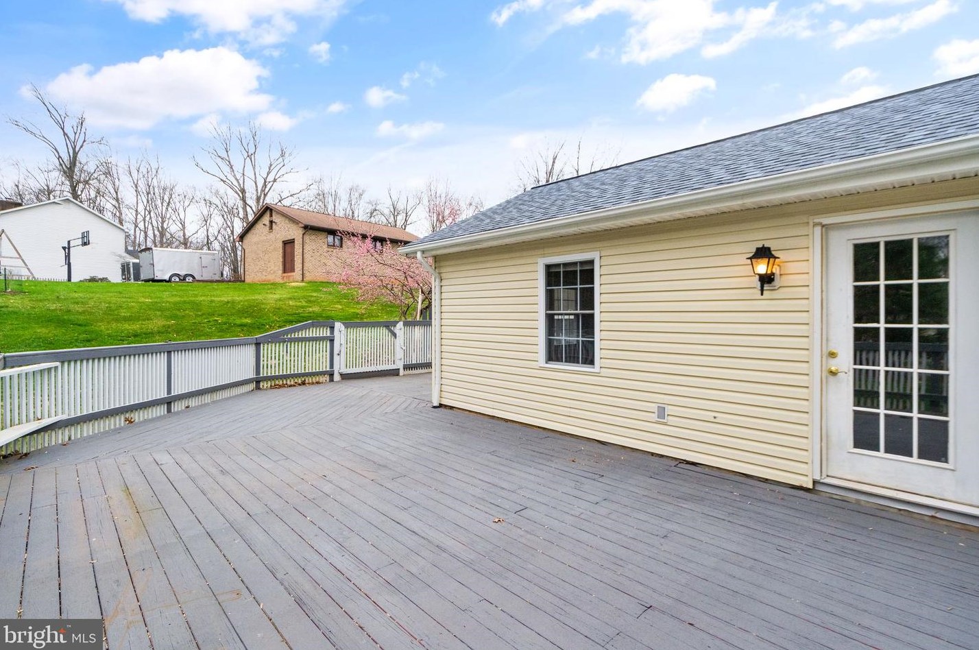 7312 Marr Dr, Warrenton VA  20187-2226 exterior