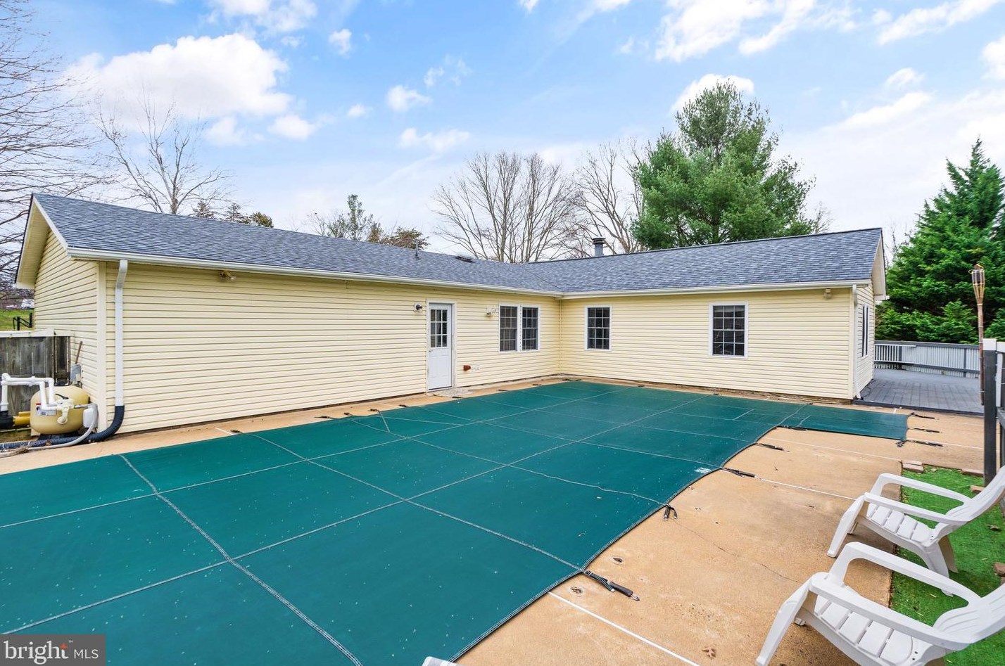 7312 Marr Dr, Warrenton VA  20187-2226 exterior