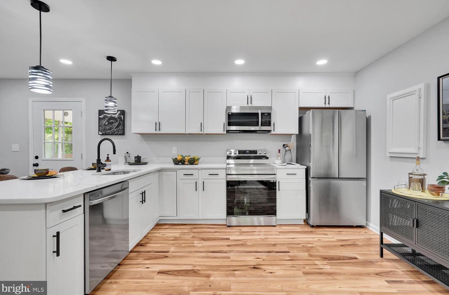 8352 Kines Rd, Warrenton VA  20187-8316 exterior