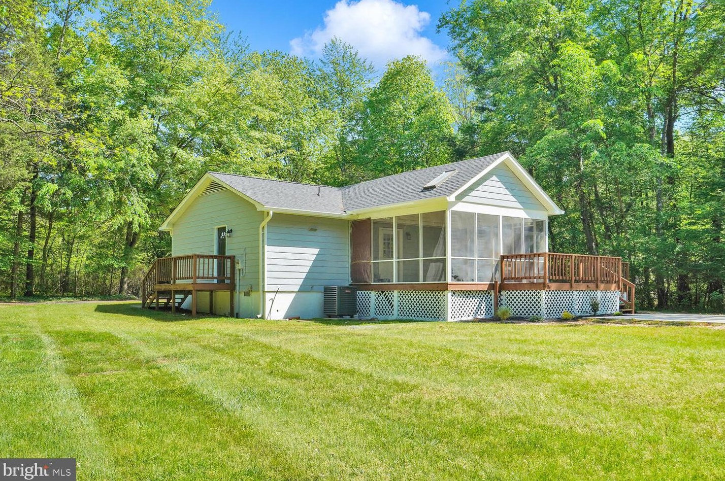 8352 Kines Rd, Warrenton VA  20187-8316 exterior