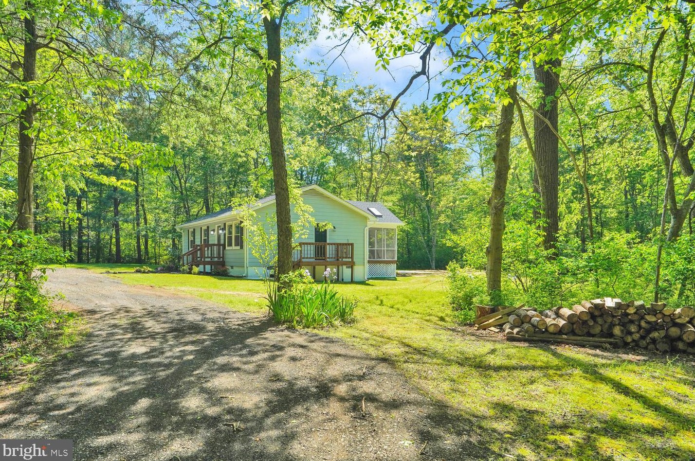 8352 Kines Rd, Warrenton VA  20187-8316 exterior