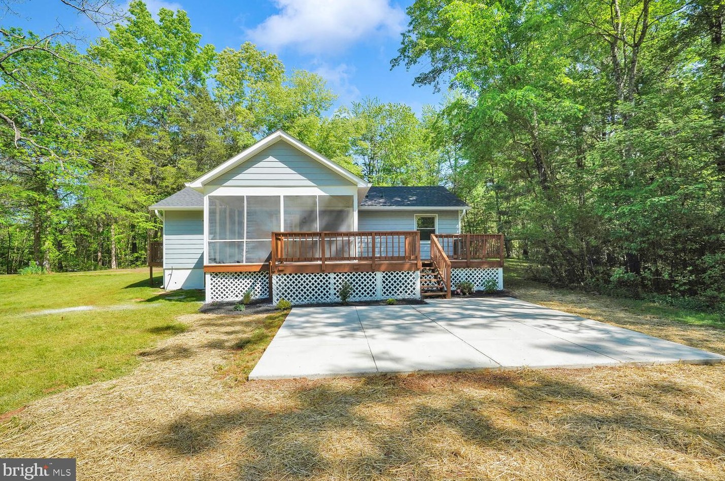 8352 Kines Rd, Warrenton VA  20187-8316 exterior