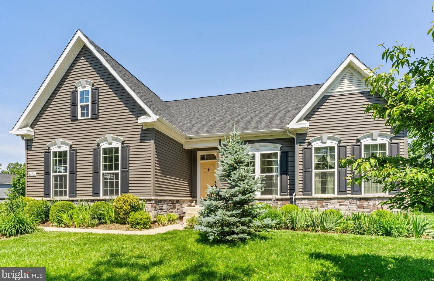 6490 Bob White Dr, Warrenton VA  20187-4705 exterior