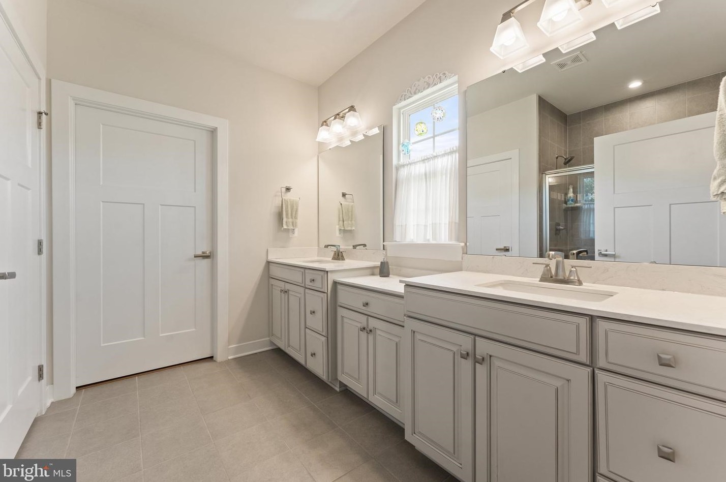 6490 Bob White Dr, Warrenton VA  20187-4705 exterior